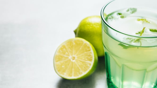 Ilustrasi air lemon (freepik.com)
