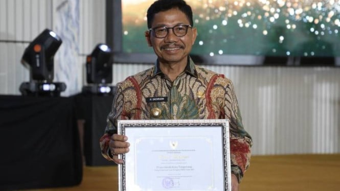 Pemkot Tangerang mendapatkan penghargaan Kota Layak Anak