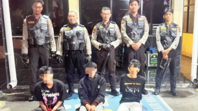 Tiga remaja yang diduga akan melakukan tawuran di Jakarta. ANTARA