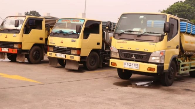 Tiga truk pengangkut tinja yang diamankan DLH DKI Jakarta