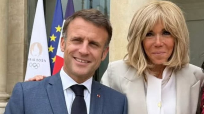Presiden Prancis Emmanuel Macron bersama sang istri, Brigitte Macron