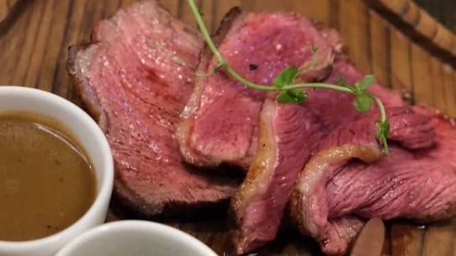 Saah satu menu di Meze Steakhouse Bandung
