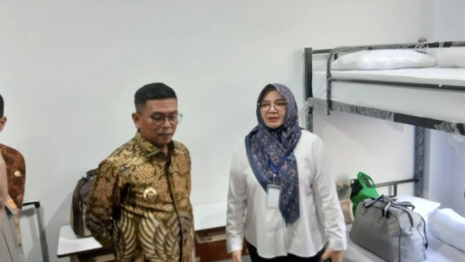 Gubernur Banten Andra Soni saat meninjau asrama Sekolah Rakyat