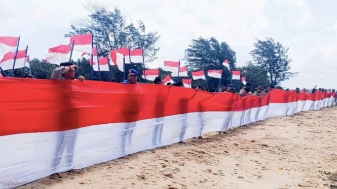 Satpolairud Polres Kotim gelar pembentangan bendera Merah Putih