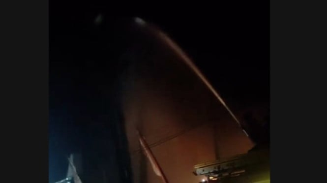 Tangkapan layar video viral damkar usir pocong