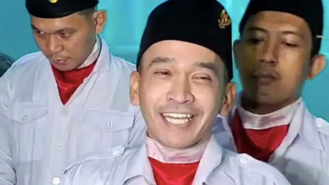 Presenter Ruben Onsu seusai menjalani tugas pengibar bendera
