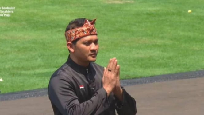 Aktor Iko Uwais saat menghadirkan atraksi pencak silat