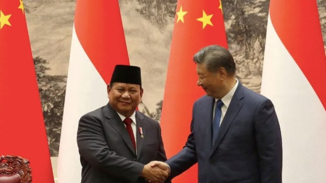 Presiden Prabowo Subianto menyalami Presiden Xi Jinping