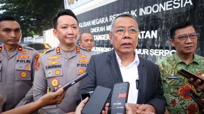 Wali Kota Tangsel, Benyamin Davnie saat memberikan keterangan