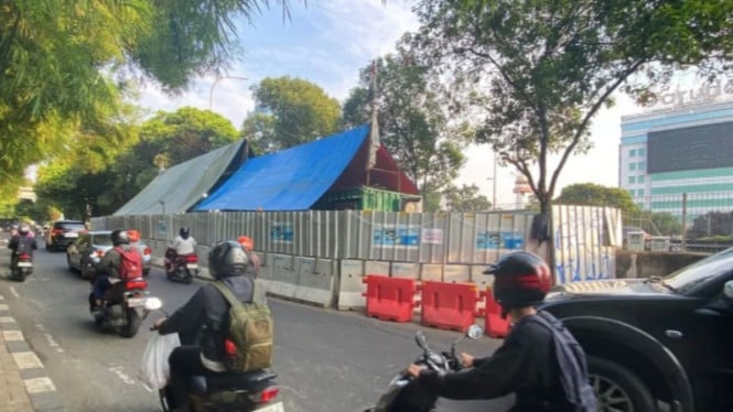 Lalu lintas di sekitar pembangunan proyek di Jalan TB Simatupang