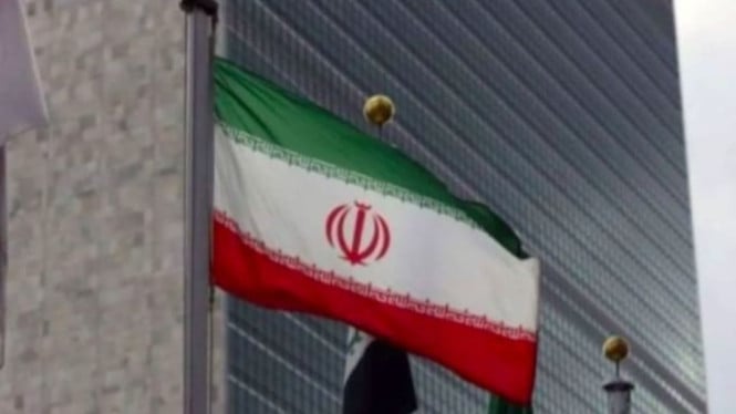 Bendera Iran terlihat di markas besar PBB di New York Rabu (8/1/2020)