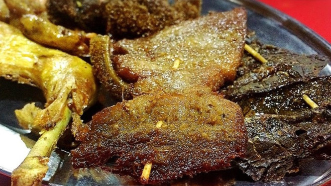 Hidangan lauk di Nasi Uduk Gondangdia