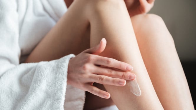 Ilustrasi menggunakan body lotion
