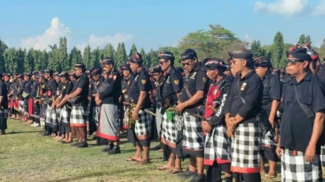 Ribuan pecalang Bali gelar agung pasukan bantu aparat keamanan