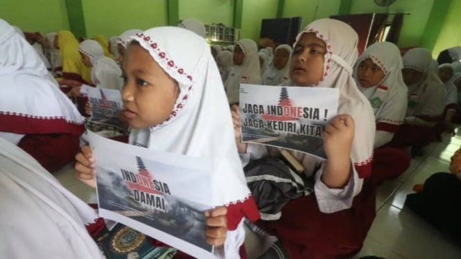 Doa bersama di Madrasah Ibtidaiyah Negeri (MIN) 2 Kediri