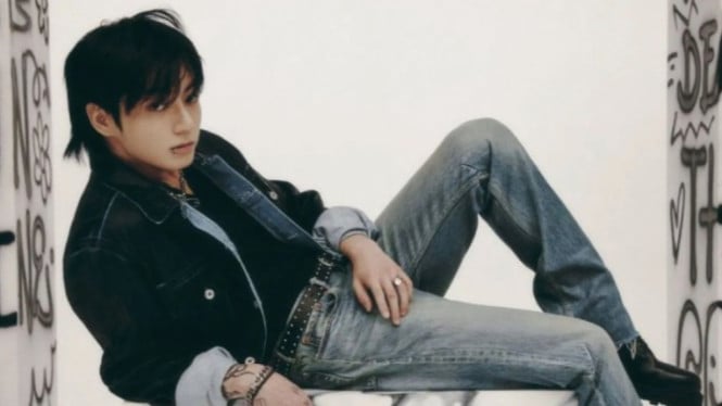 Solois dan anggota dari grup BTS, Jungkook.
