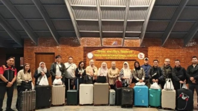 Rombongan WNI yang berhasil dievakuasi di Nepal