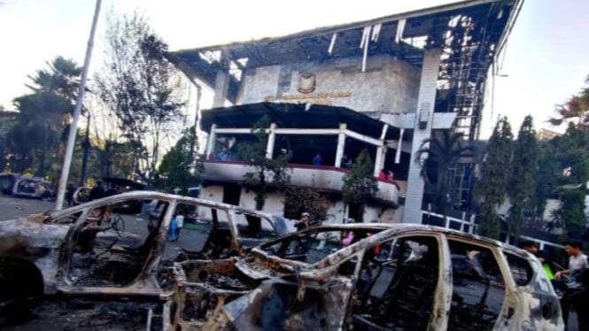 Suasana Kantor DPRD Kota Makassar pascakebakaran