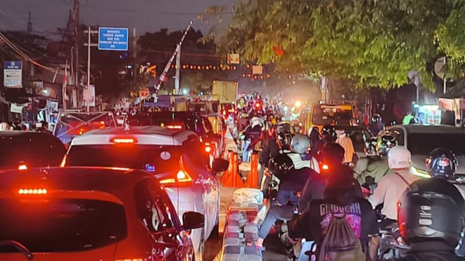 Kemacetan Parah di Stasiun Poris Tangerang