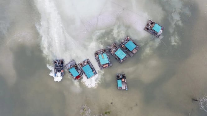 Penambangan biji timah ilegal di Kepulauan Bangka Belitung