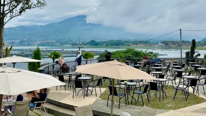 View waduk Darma dan Gunung Ceremai dari Jagara Eco Park