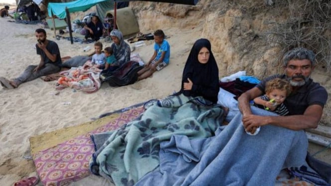 Nancy Abu Maroud bersama suami di Jalur Gaza tengah.