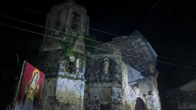 Gereja yang rusak akibat gempa bumi di Provinsi Cebu