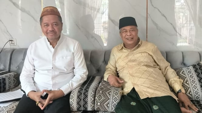 Pengasuh Pondok Pesantren Miftahul Ulum, KH Muhyidin Ishak