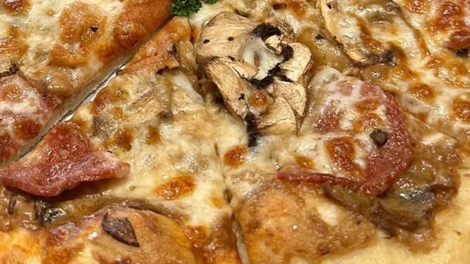 Smoked Beef & Mushroom Pizza