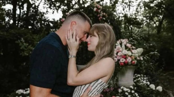 Pasangan musisi Taylor Swift dan atlet American Football Travis Kelce