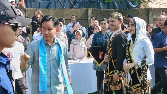 Wapres Gibran saat menghadiri kegiatan tanam jagung serentak