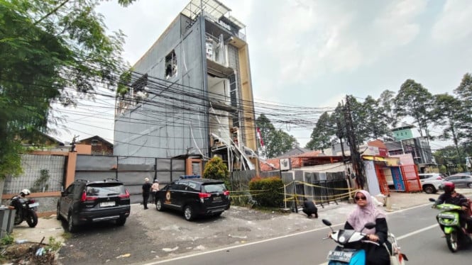 Ledakan Dahsyat Guncang Gedung Farmasi di Pondok Aren
