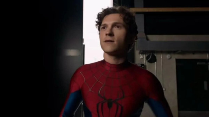 Aktor Tom Holland saat membintangi film “Spider-Man”.