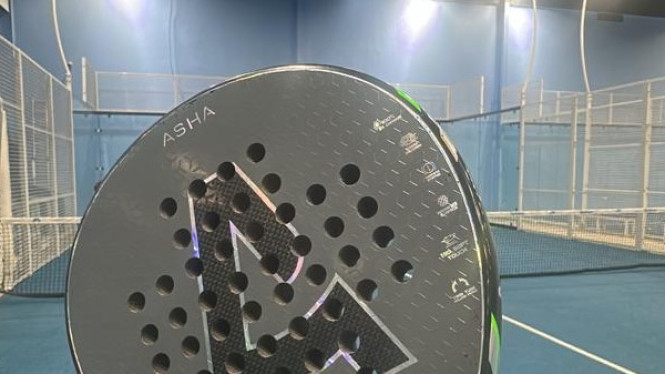 Lapangan padel di Rekket Space Padel Hall BSD
