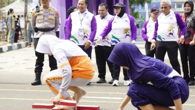 FORKAB Ke-1 Kabupaten Tangerang di Tigaraksa. Ada 1.764 peserta dan delapan olahraga seru, dari egrang hingga e-sport Mobile Legends.