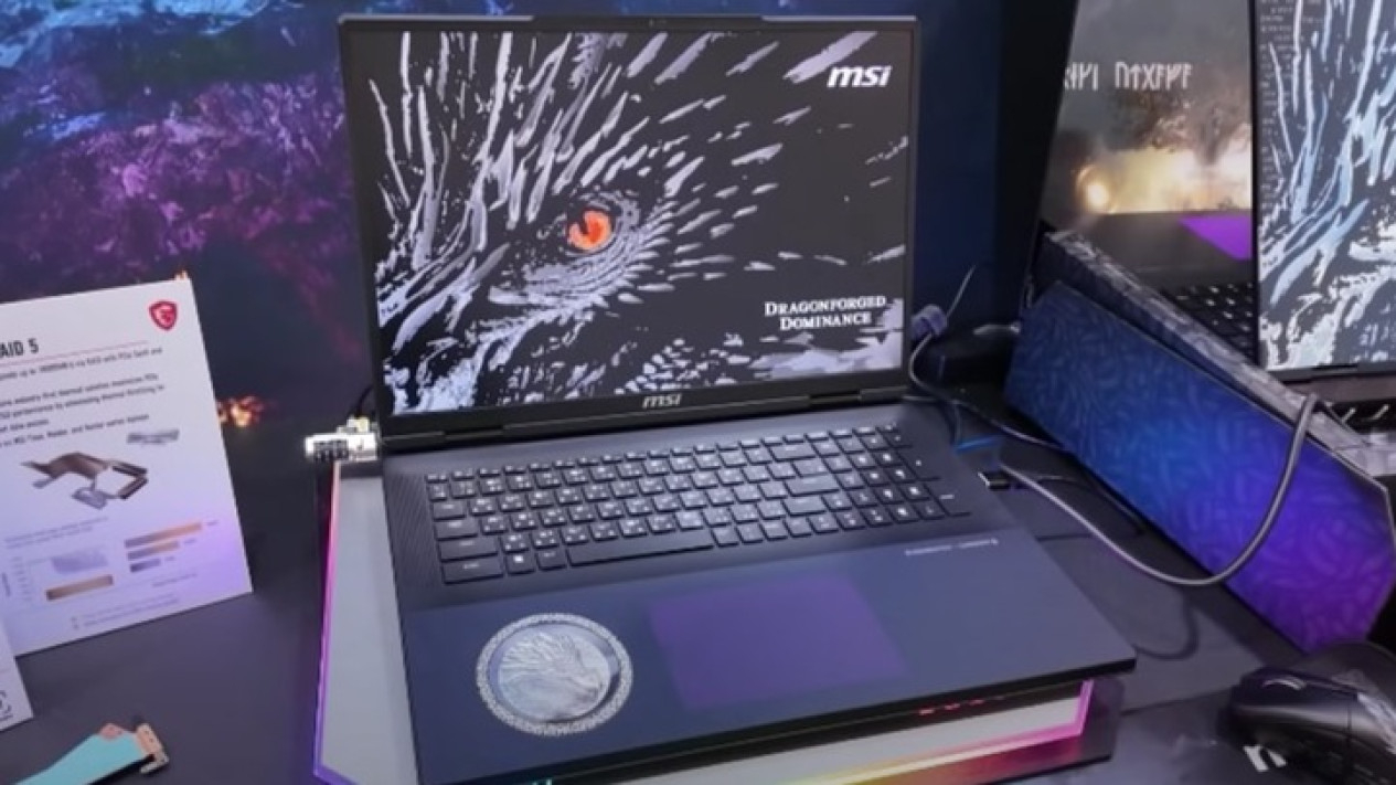 MSI Titan 18 HX Dragon