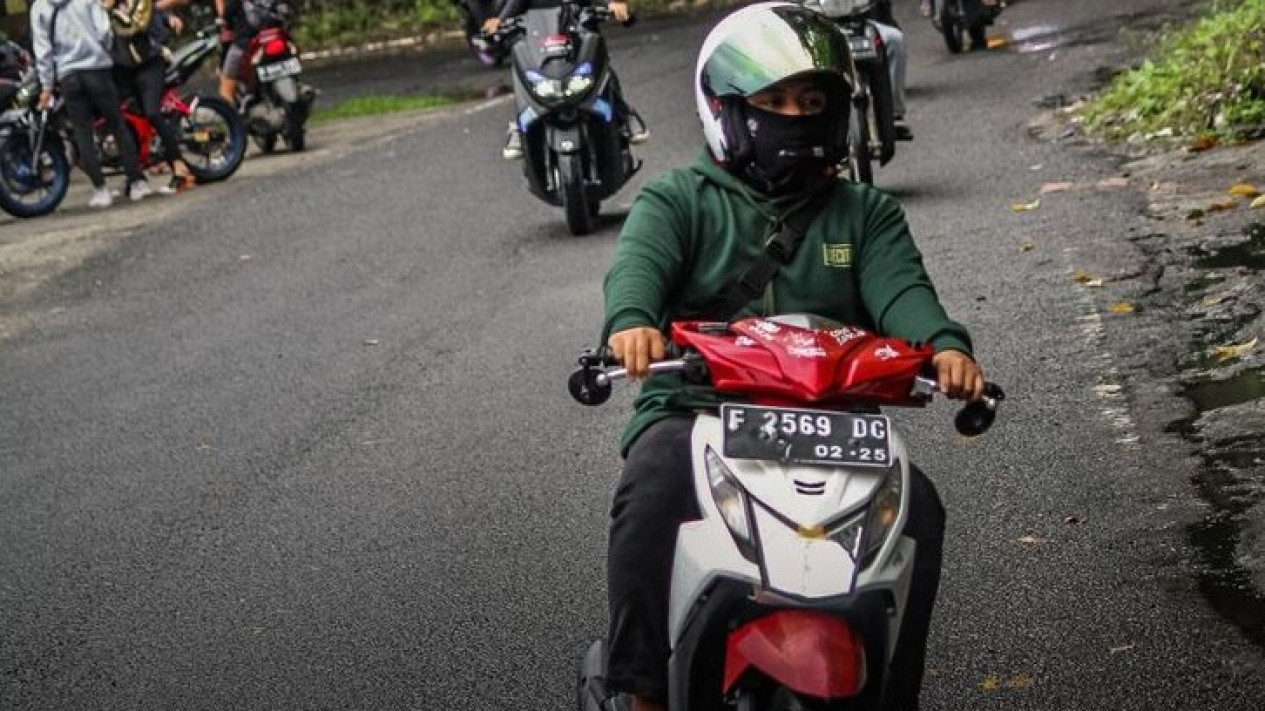 Bahaya Mengerem Motor Matic di Turunan