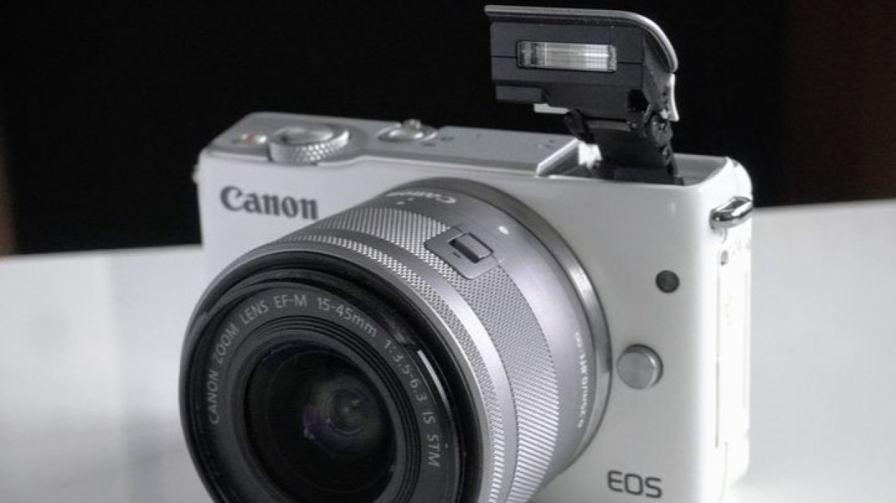 5 Rekomendasi Kamera Mirrorless Ringkas