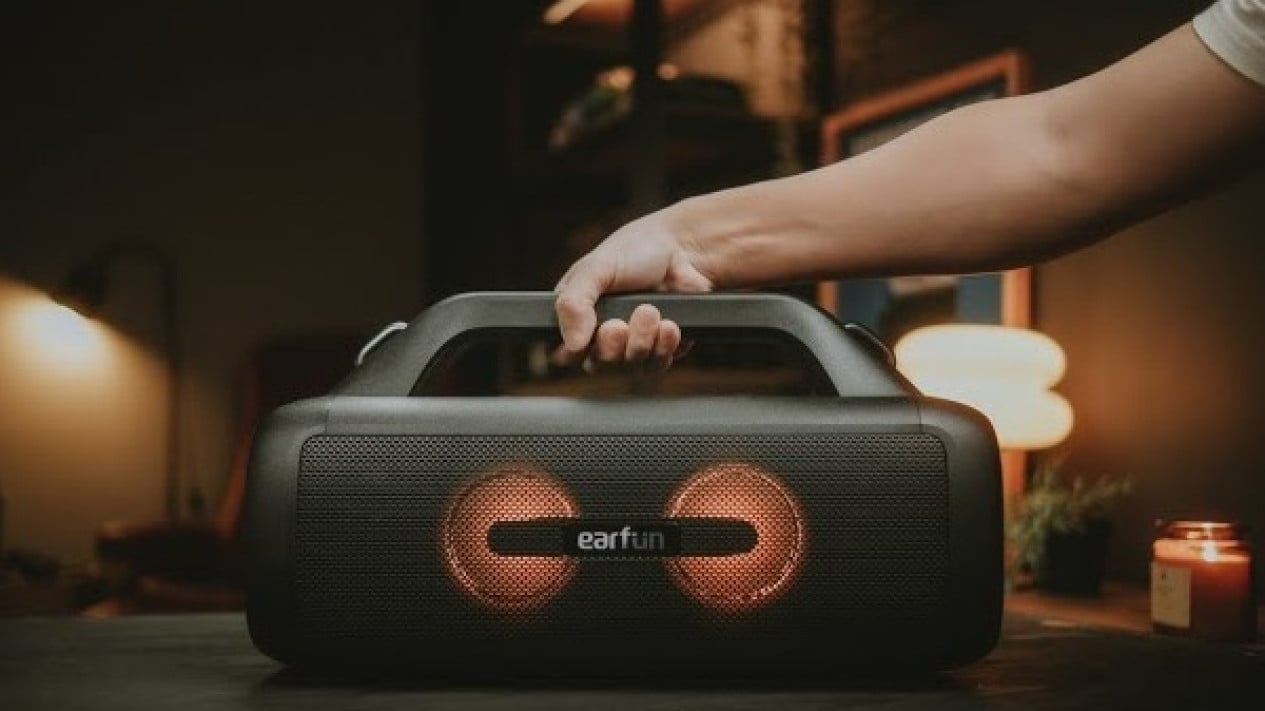 Earfun UBOOM X Bluetooth speaker