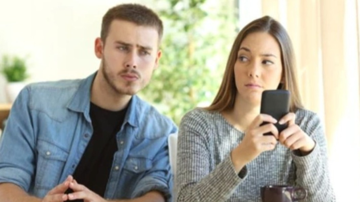 Cara Menemukan Chat WhatsApp yang Disembunyikan oleh Pasangan
