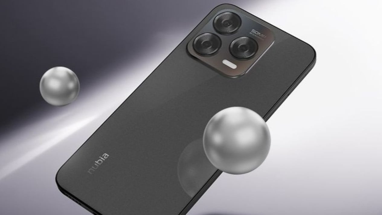 ZTE Nubia V70