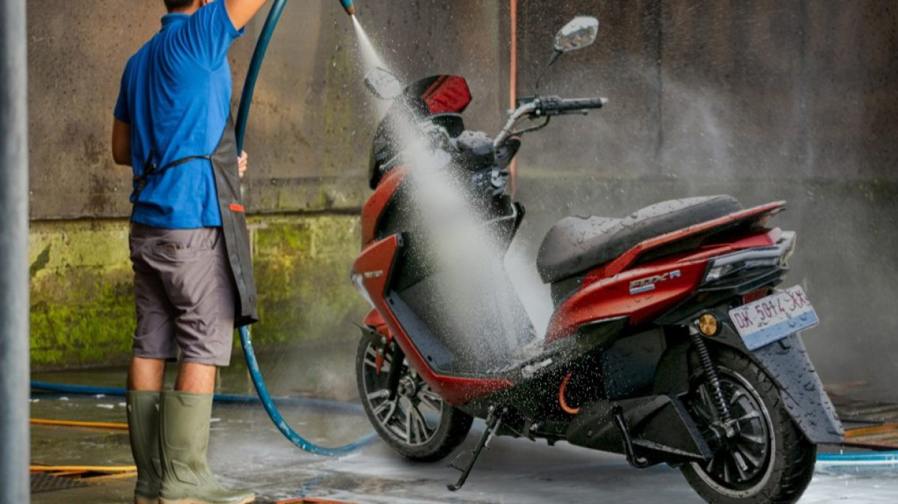 Mencuci Motor Listrik