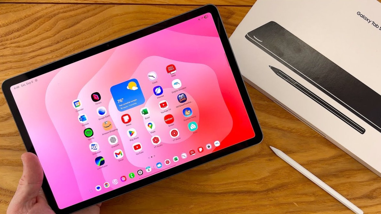 Foto Samsung Galaxy Tab S11 Ultra 14 Inci, Tablet Android Terkencang 2025