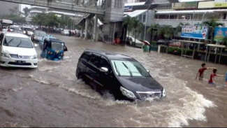 Tips Menghindari Kerusakan Mobil saat Banjir Tips Menghindari Kerusakan Mobil saat Banjir