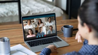 Tips Menghemat Baterai Laptop Saat Zoom Meeting, Anti Lowbat di Tengah Rapat!