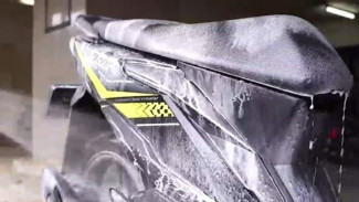Jangan Pakai Sabun Colek buat Cuci Motor, Ini Bahayanya yang Bikin Warna Kusam!