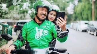 Driver Ojol Wajib Tahu! Motor Listrik vs Bensin, Mana yang Bikin Kantong Lebih Tebal?