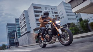 Honda CB650R 2025 Pakai Kopling Otomatis Elektronik Canggih, Motor Sport Ini Worth It?