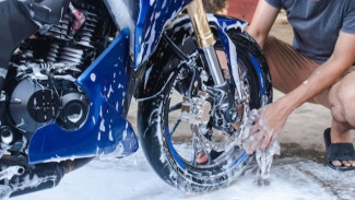 Banyak yang Salah, 7 Kesalahan Mencuci Motor Sendiri Ini Harus Dihindari
