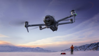 DJI Mavic 4 Pro Triple Kamera Hasselblad 100MP Bikin Drone Lain Gigit Jari